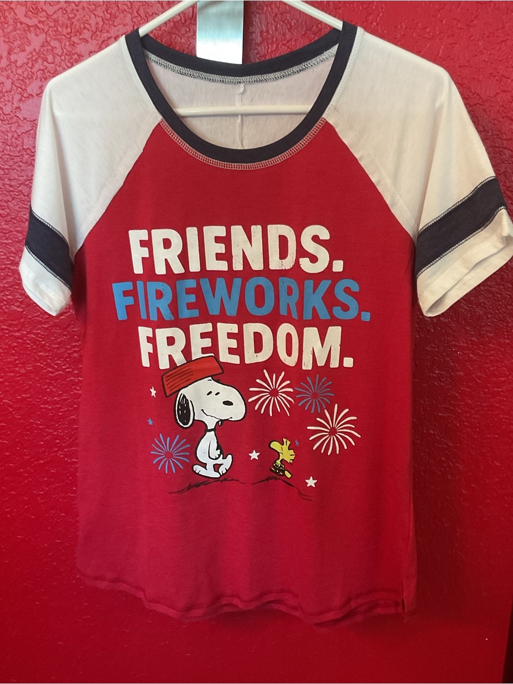 Snoopy 'Friends. Fireworks. Freedom.' Red white & Blue Graphic Tee Sz Small NWT - Picture 2 of 5